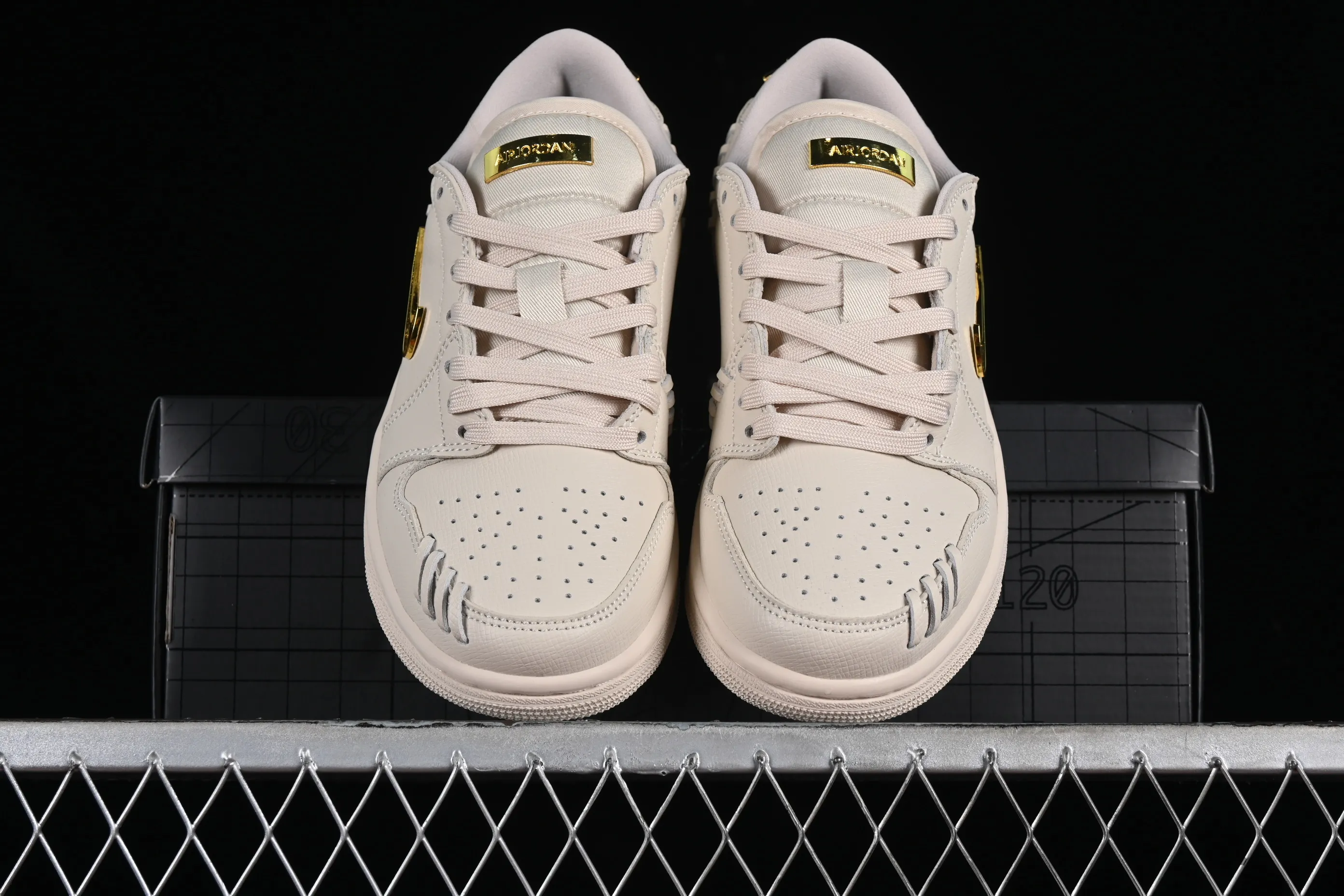 All categories Air Jordan Jordan series basketball shoes Air Jordan 1 Low Air Jordan 1 Low "Method of Make" AJ1 Joe 1 white gold low-top cultural and leisure sports shoes FN5032-200